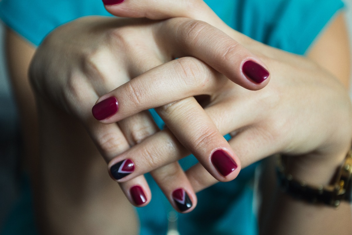 Des jolies mains avec des ongles manucurés